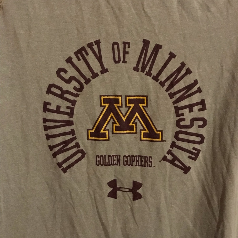Youth Large Under Armour University of Minnesota Golden Gophers.